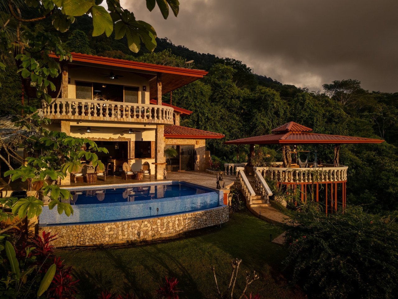Castillo Puesta del Sol, Escalares - 