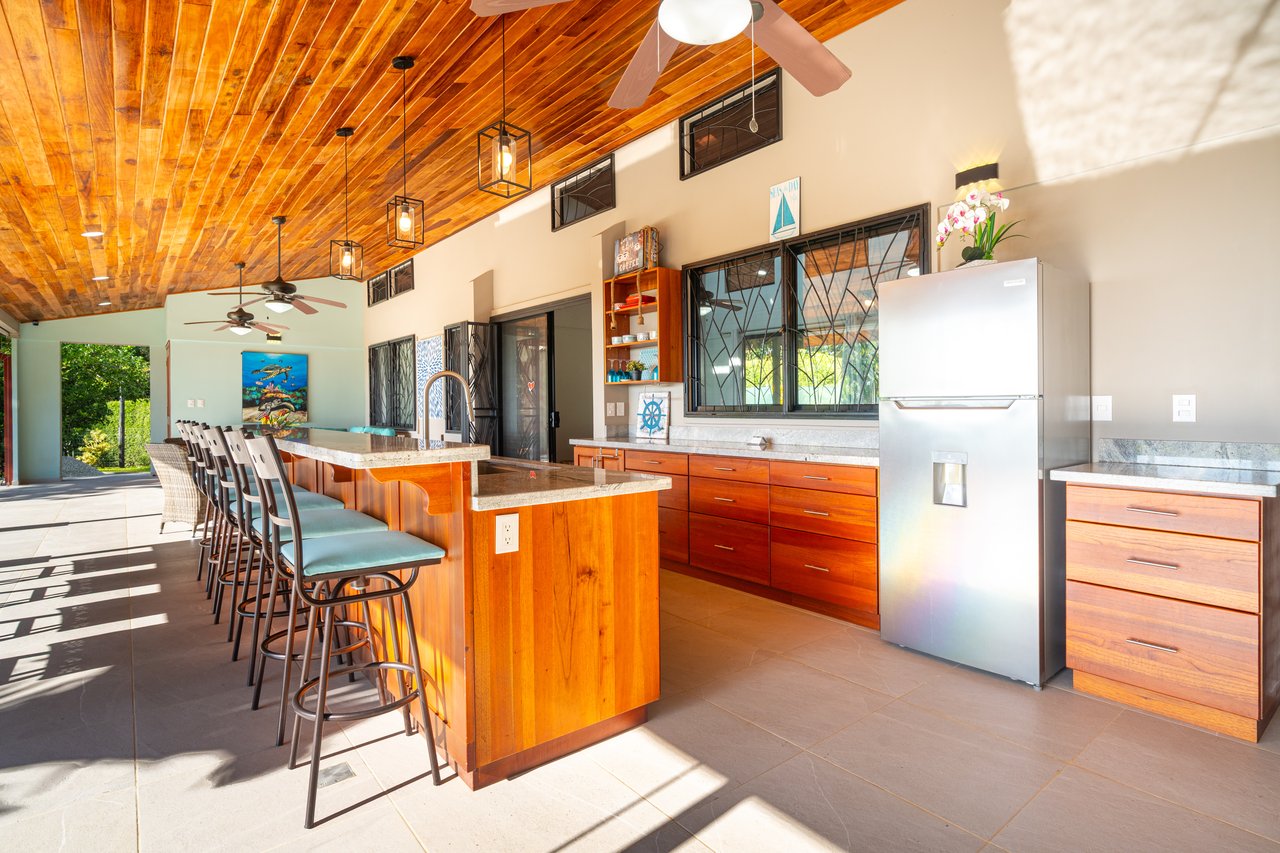 Casa Sea Breeze- Spectacular Ocean-View Home and Guest Villa in Prime Ojochal Location