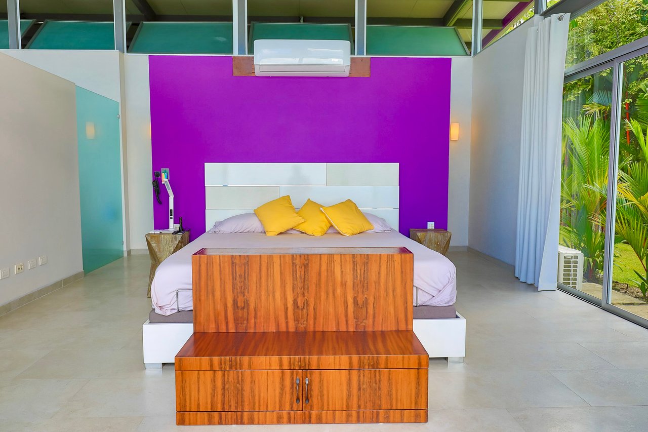 Bauhaus Modern Infinity Pool Home, Ojochal, Puntarenas