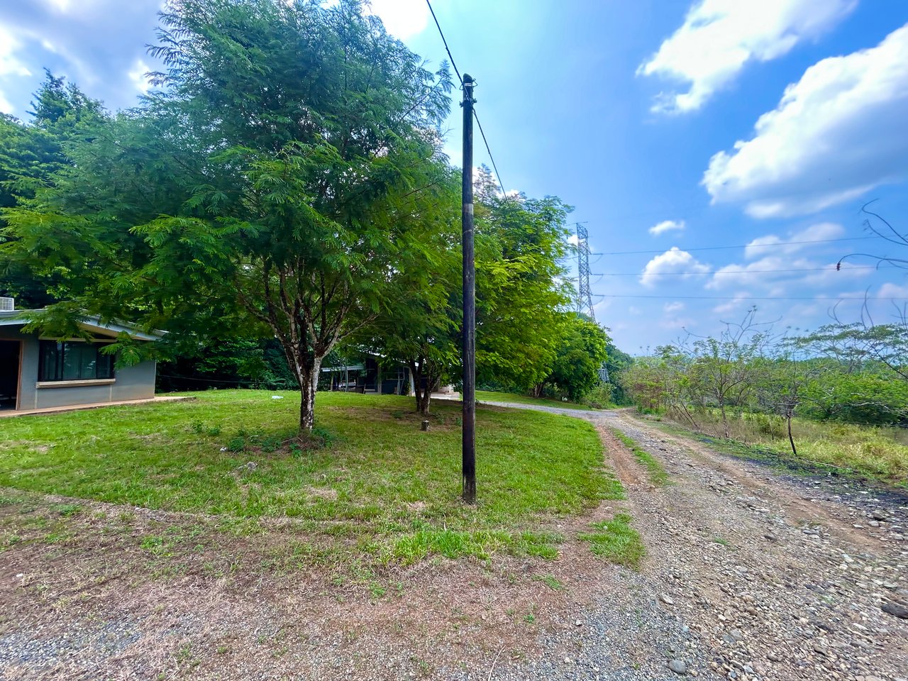 Fixer-Upper Home with an studio Office in Palmar Norte on a 4-Hectare Property