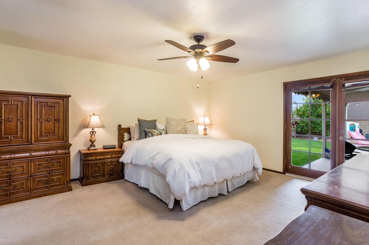 16043 N 52nd Pl