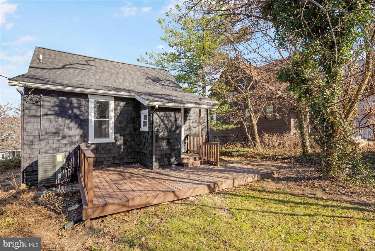 2725 E. Strathmore Ave