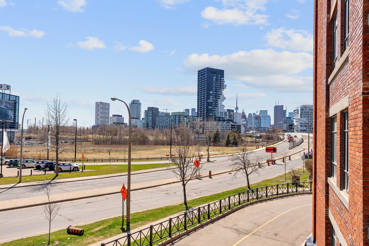 68 Broadview Ave S Unit: 203