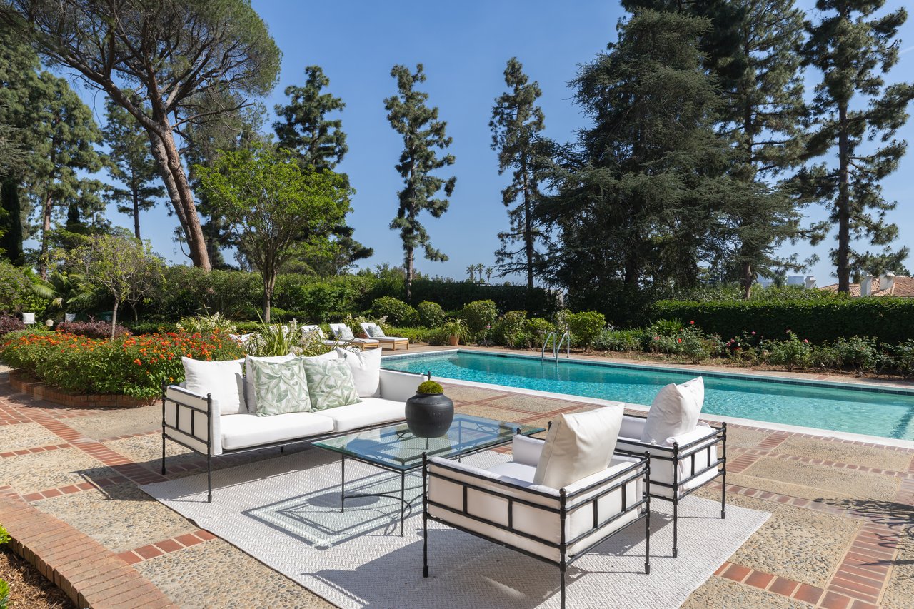 1025 N Crescent Dr, Beverly Hills