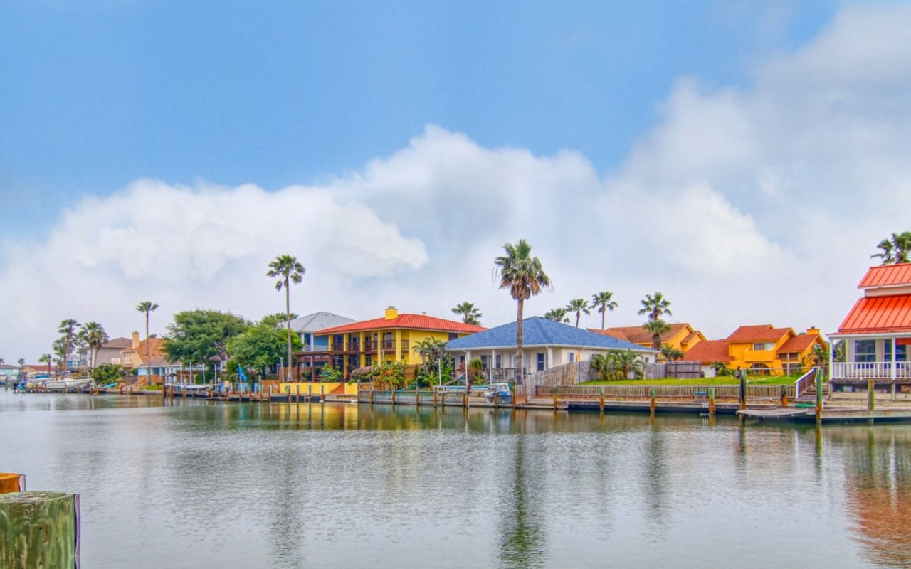 Island Moorings & La Joya