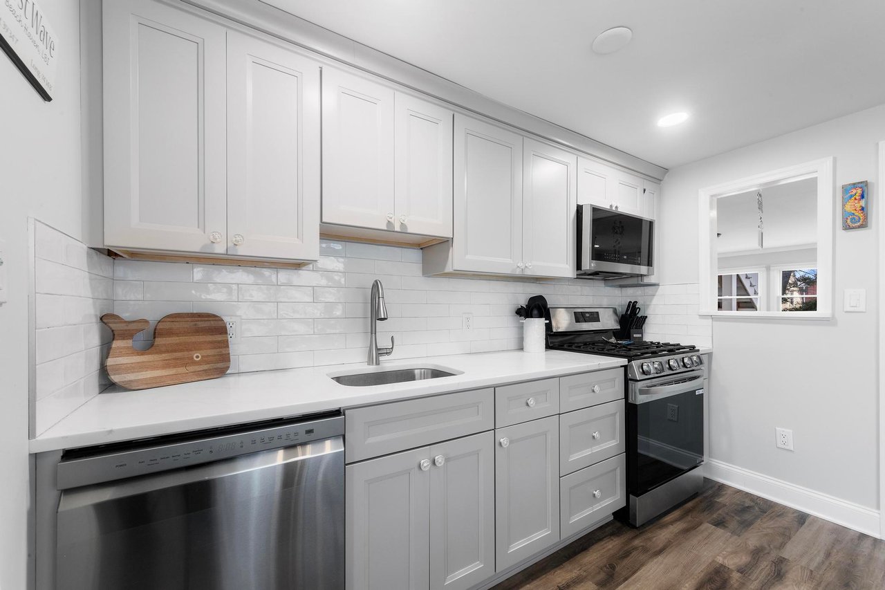 216 Taylor Ave, 1st Floor Unit