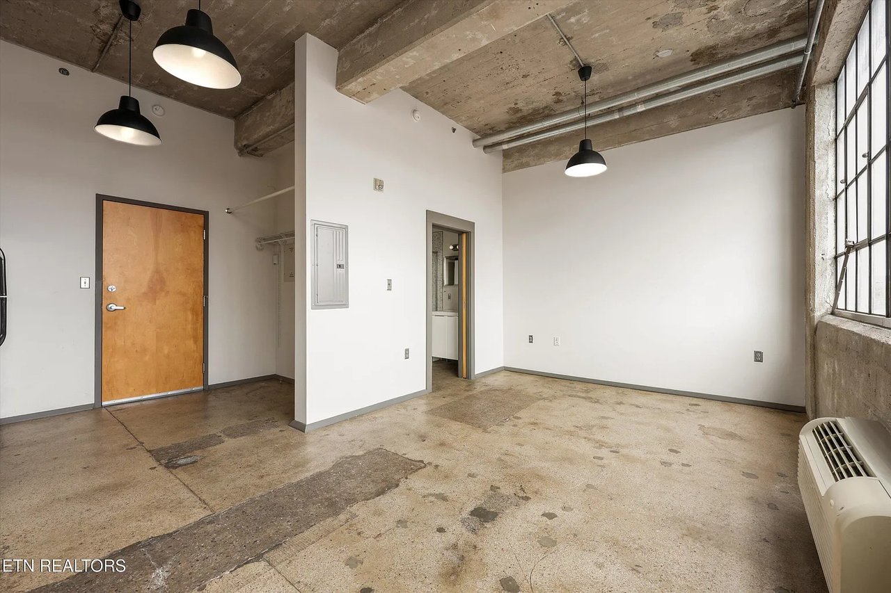 200 W. Jackson Avenue