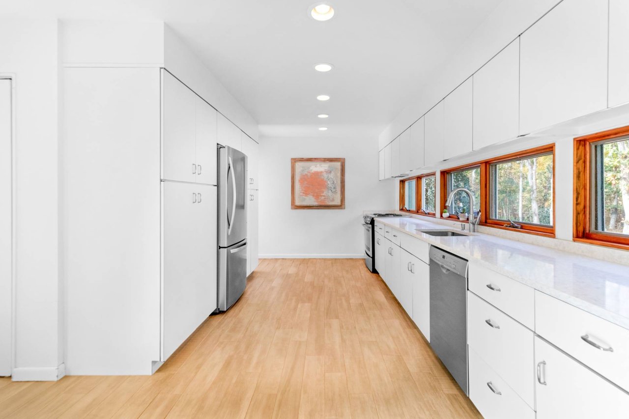 42 DAVIS DR