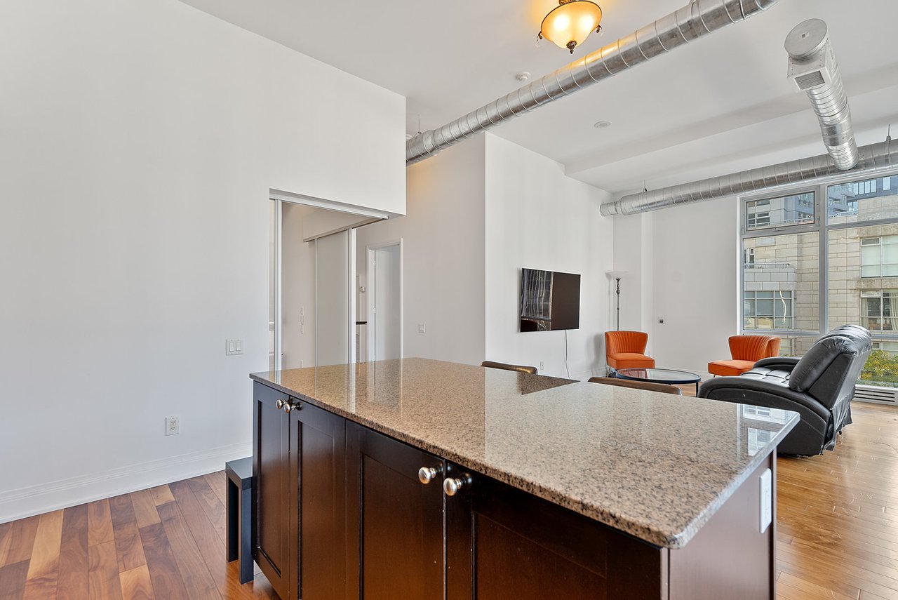 2191 Yonge Street Unit: L7