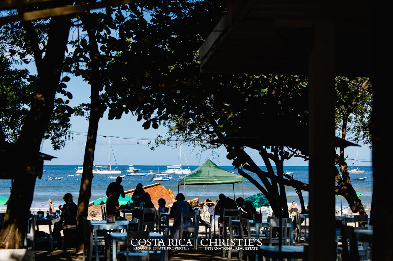 Beachfront Restaurant in Paradise, El Chiringuito