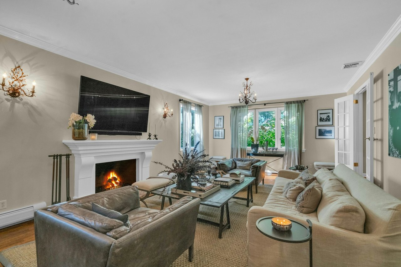 9 Deerfield Drive
