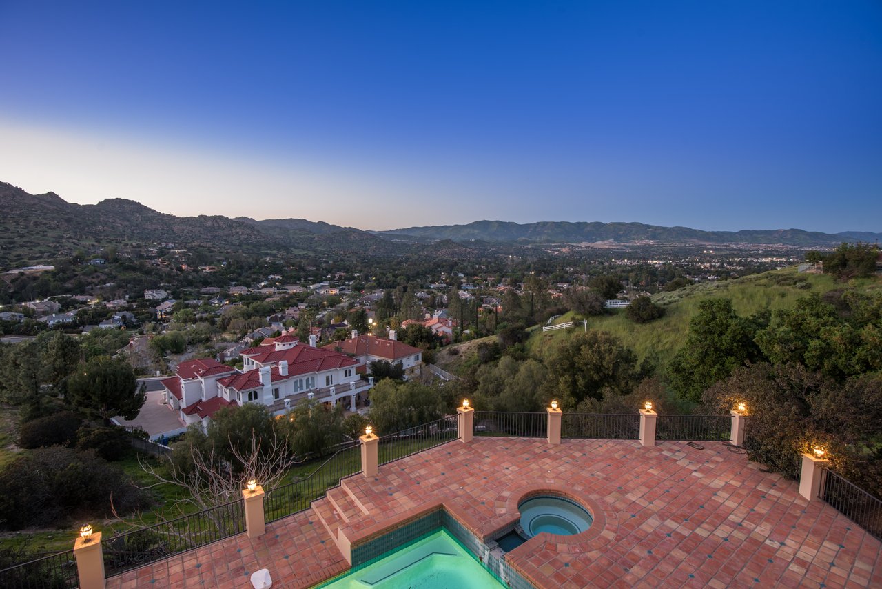 22535 S Summit Ridge Cir, Chatsworth