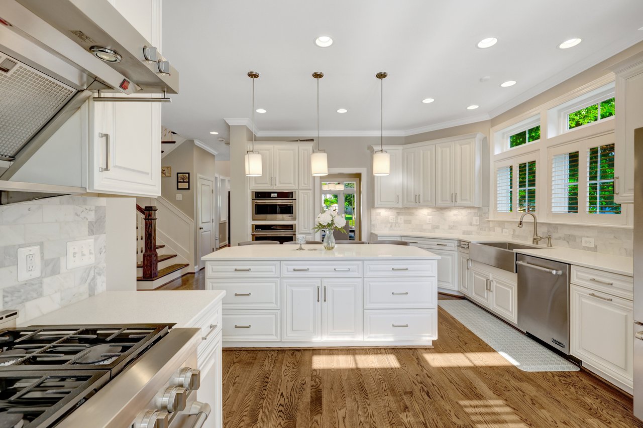 300 Jade Ct NW