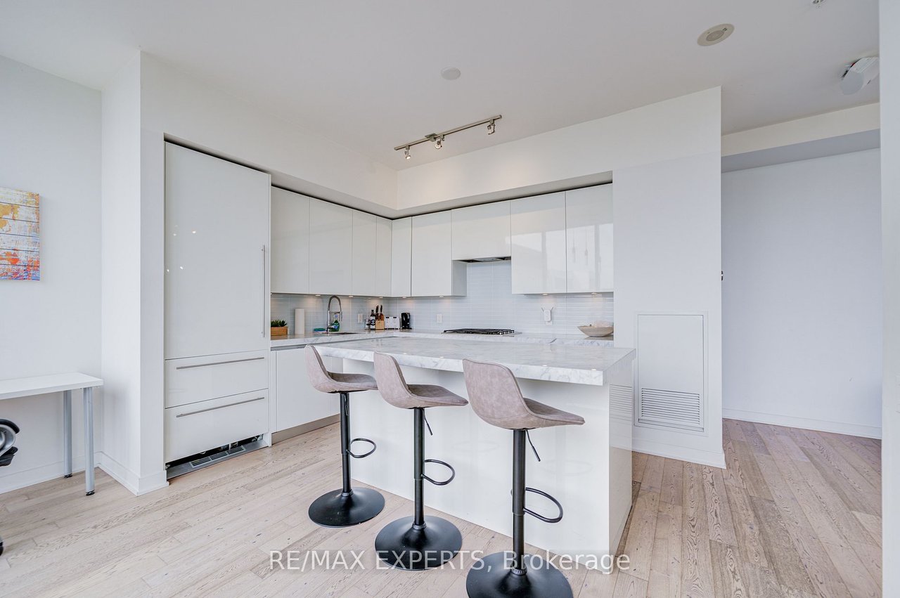 THOMPSON RESIDENCES