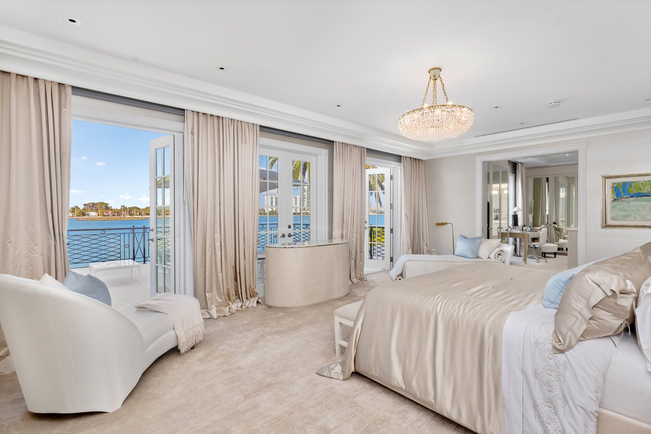 Georgian Waterfront Mansion on Everglades Island