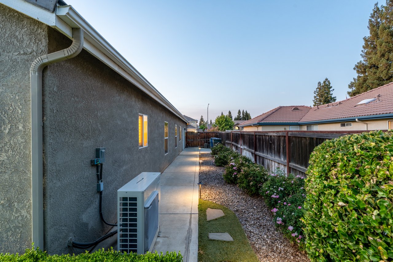 5049 W Locust Ave