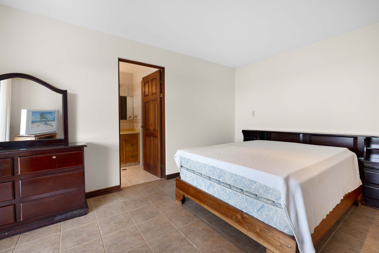 Flamingo Cove #1 | Spacious 2-Bedroom Ocean View Condo.