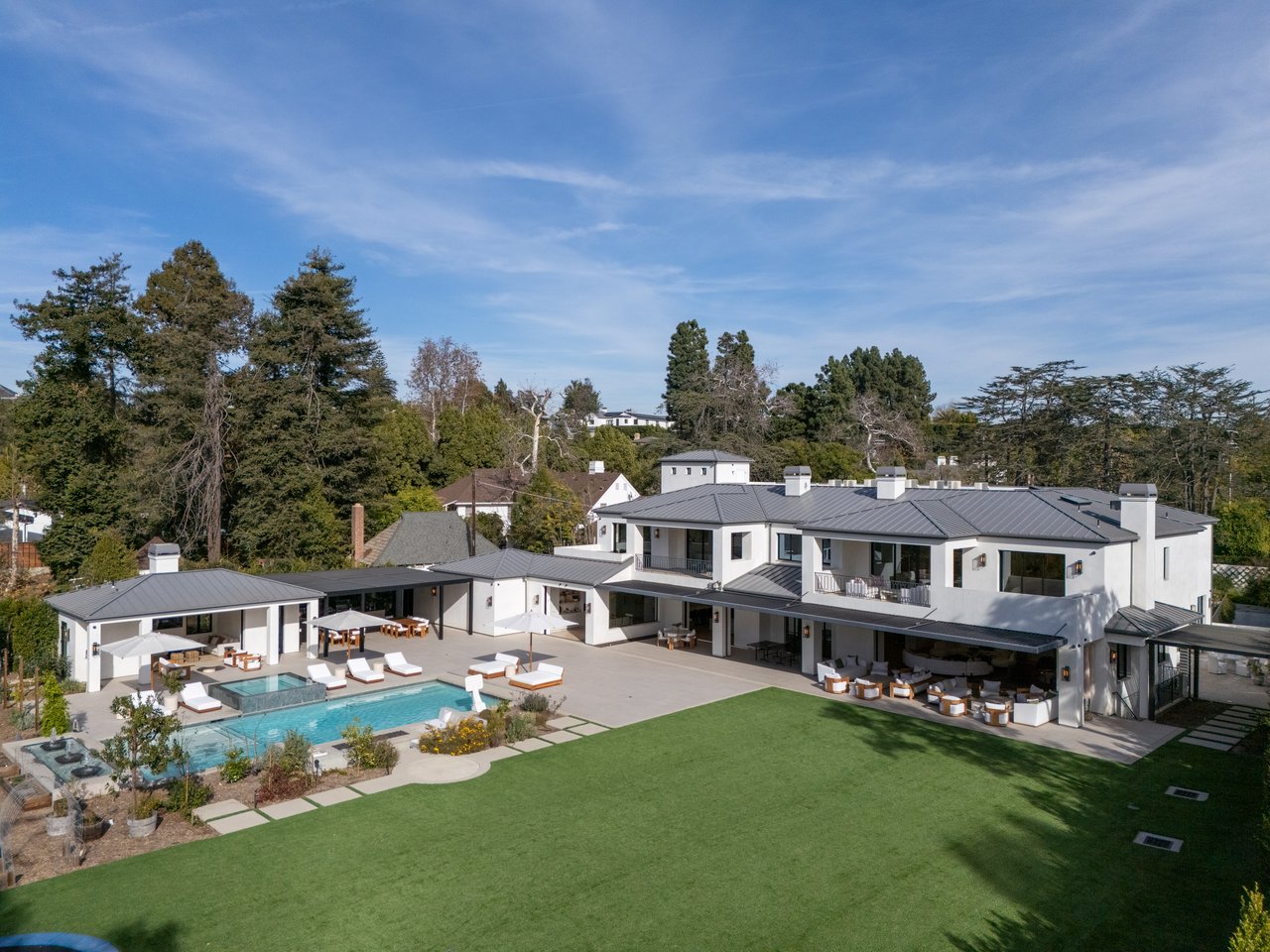 Sprawling Diamond