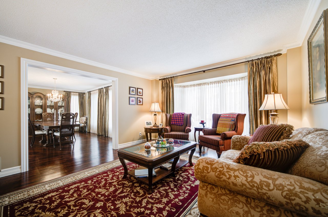 1296 Mapleridge Cres