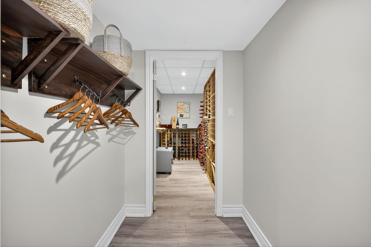 6 Falling Leaf Crt, Aurora