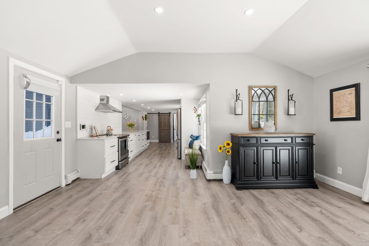 Adorable Farmhouse Right Off Route 3 in Hanover 