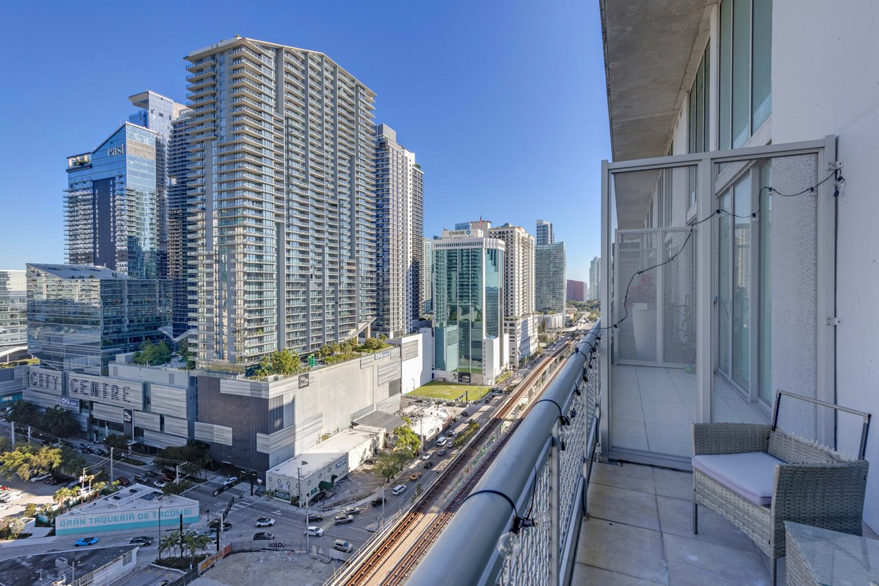 690 SW 1st #2308 Miami FL-33130