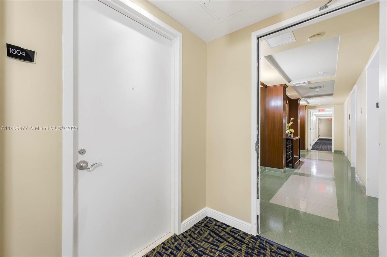 Duo Condominium East, Unit 1604E