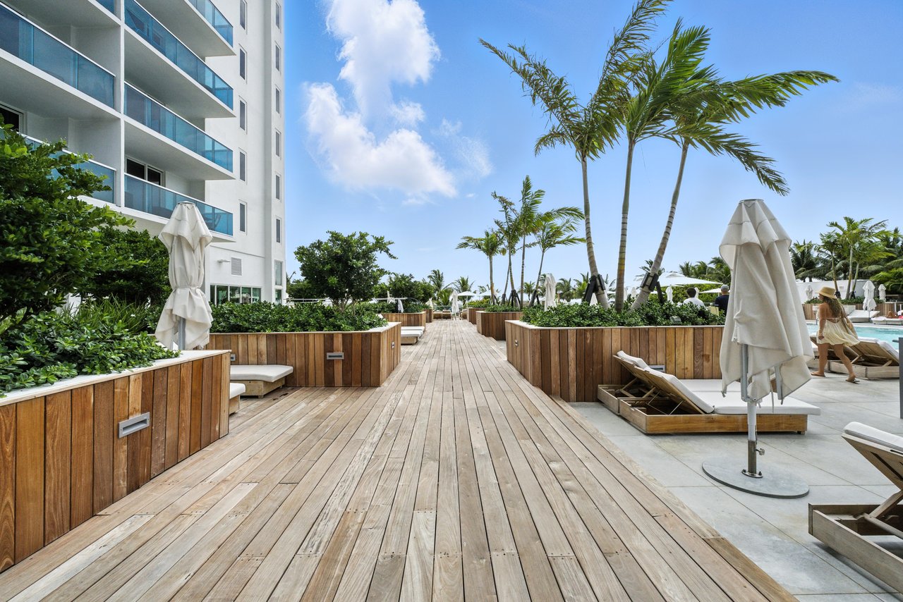 2301 Collins Ave #318  