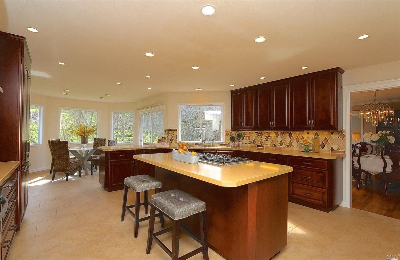 33 Oak Valley Dr