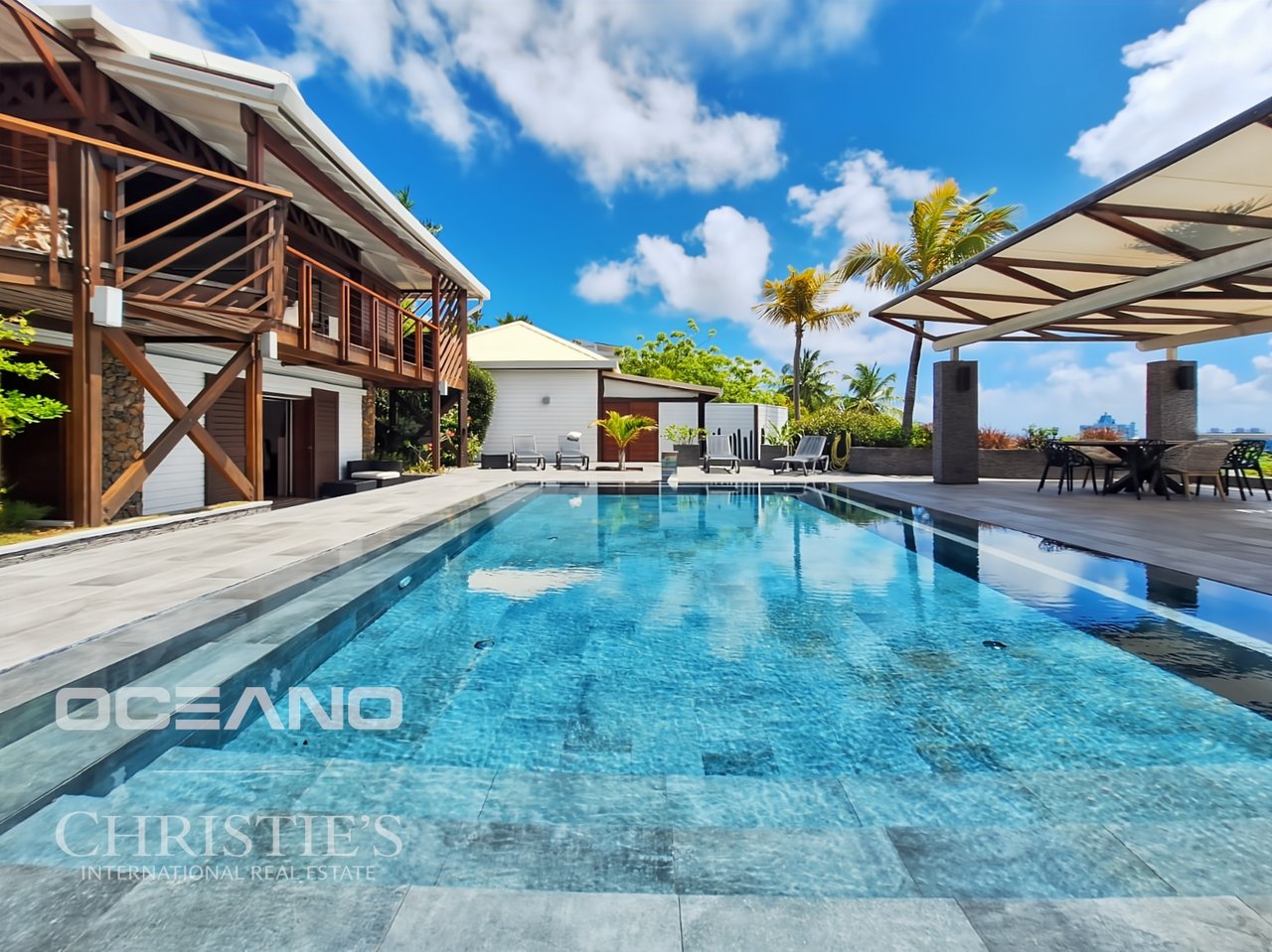 Magnificent sea-view villa + 3 bungalows