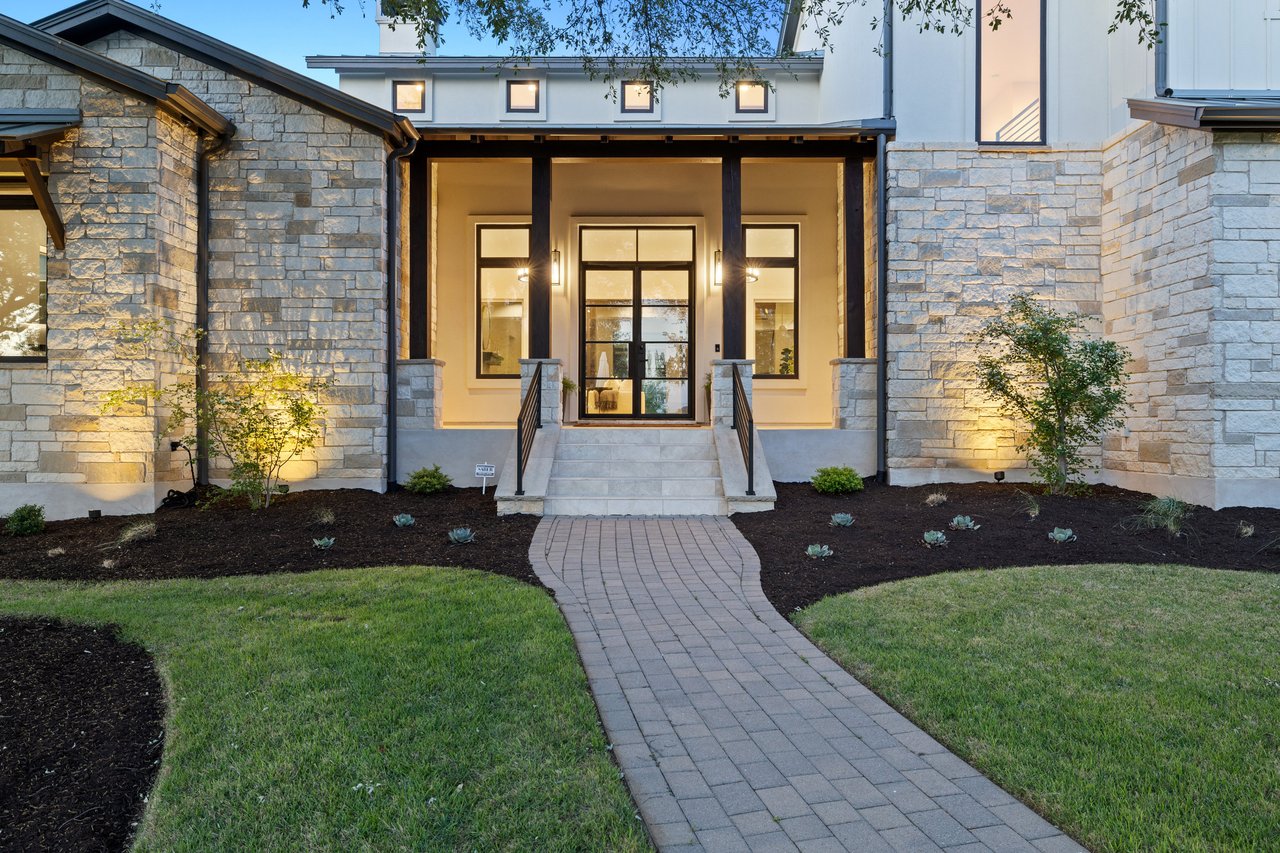 8325 Lakewood Ridge Cv