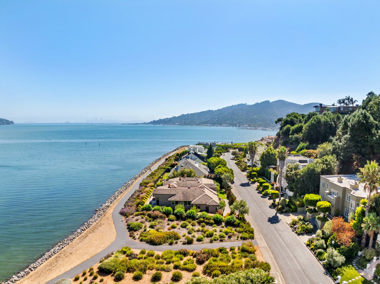 Strawberry Point Retreat with Exceptional Bay Views