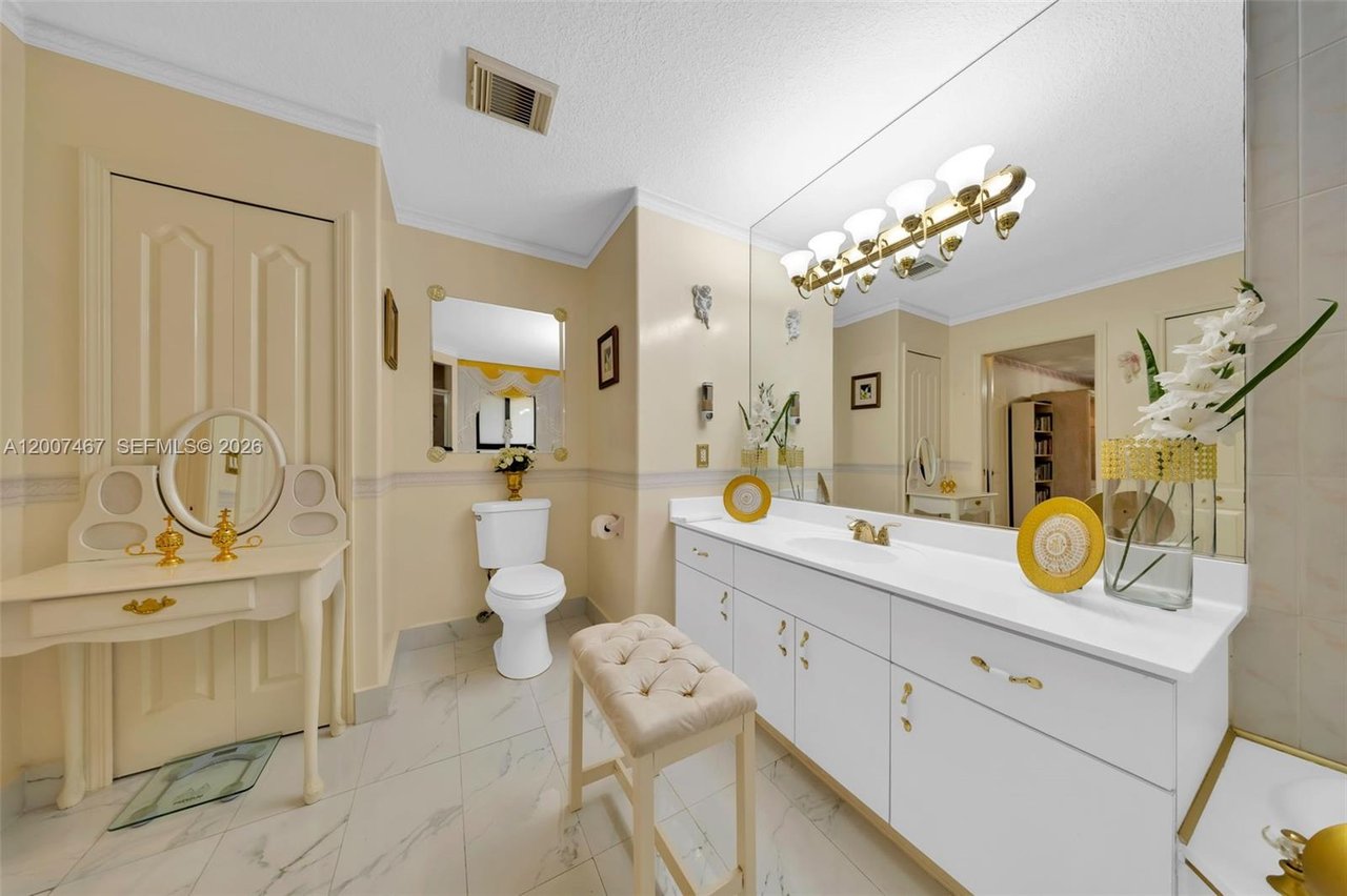 15860-sw-287-street-homestead-fl-pool-home-for-sale-bathroom
