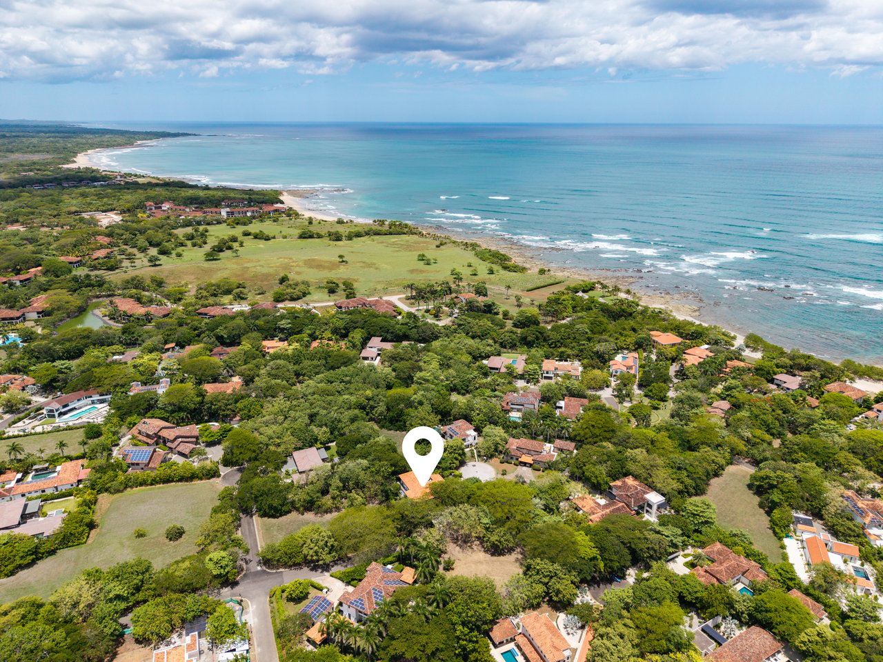 Casa La Ola Perfecta | Luxury 5-Bedroom Home with Pool Near the Beach in Hacienda Pinilla