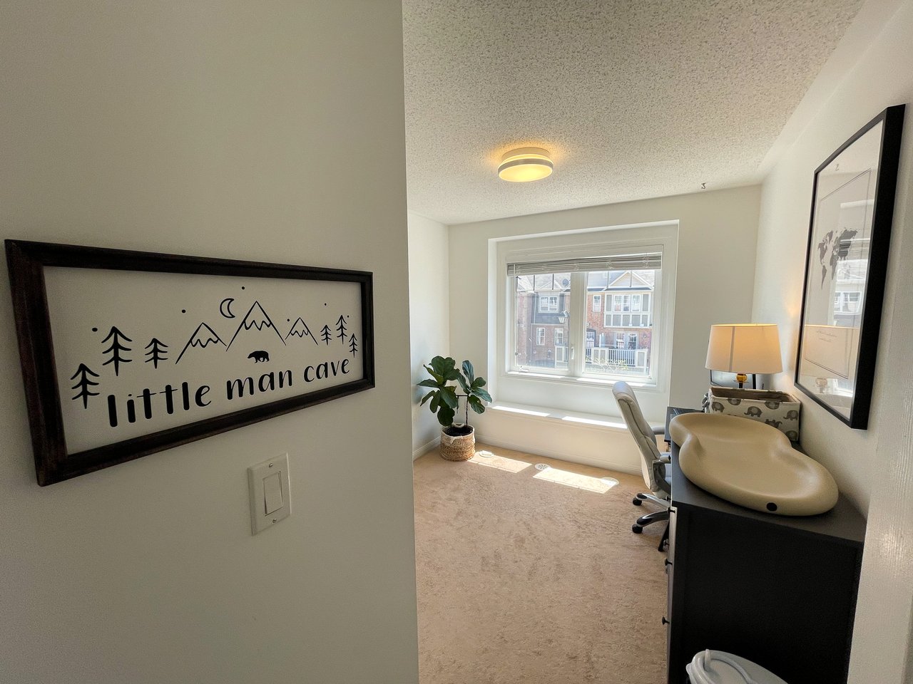 877 Willingdon Cres