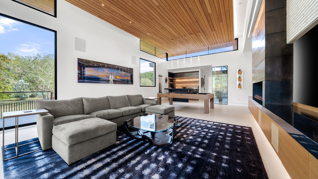 702 N Commons Ford Road