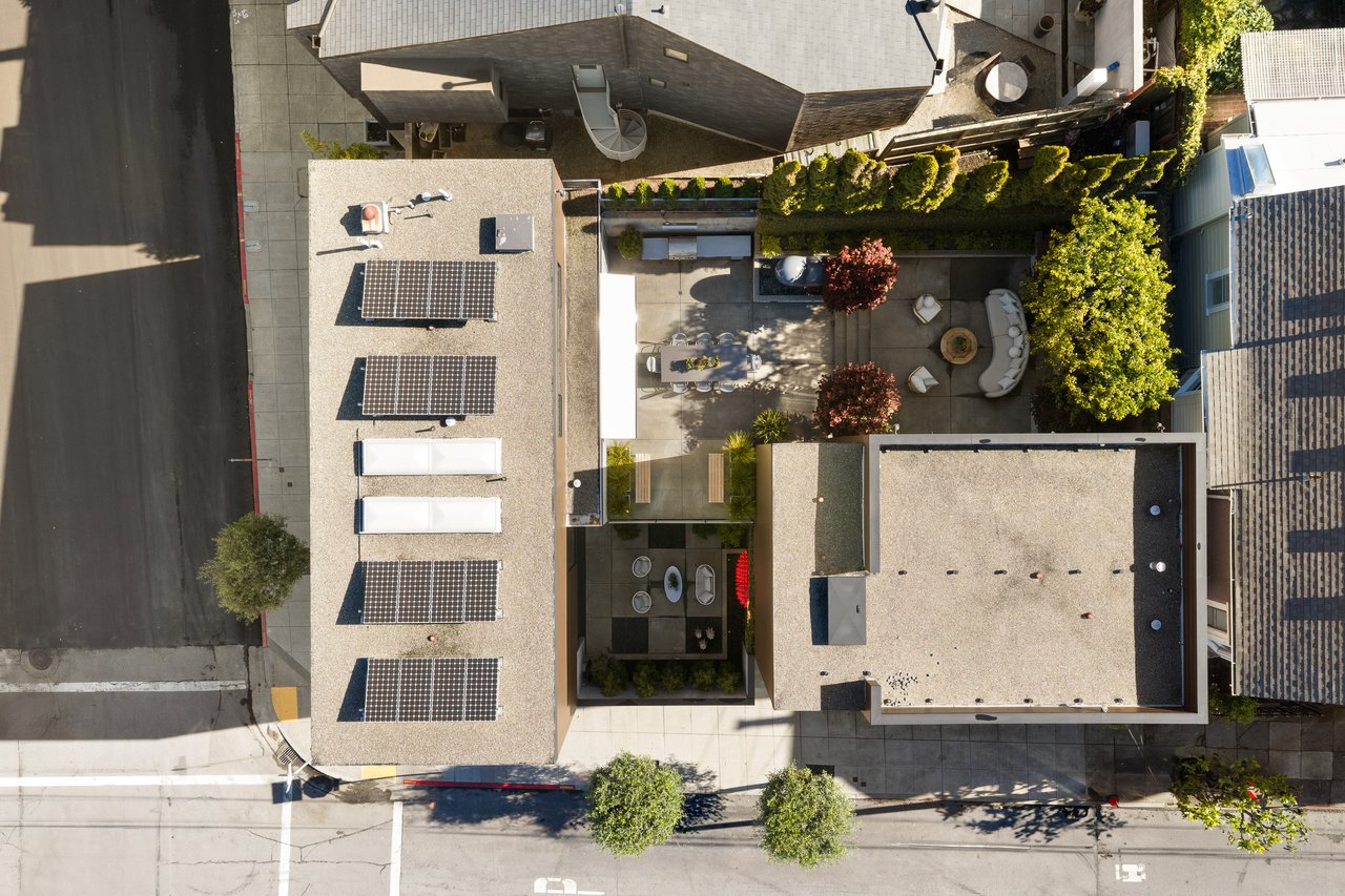 An Urban Compound for Life in Motion