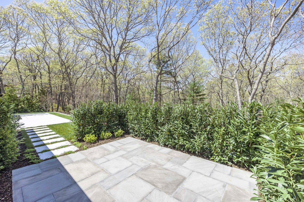 21 Ocean Pkwy, East Hampton