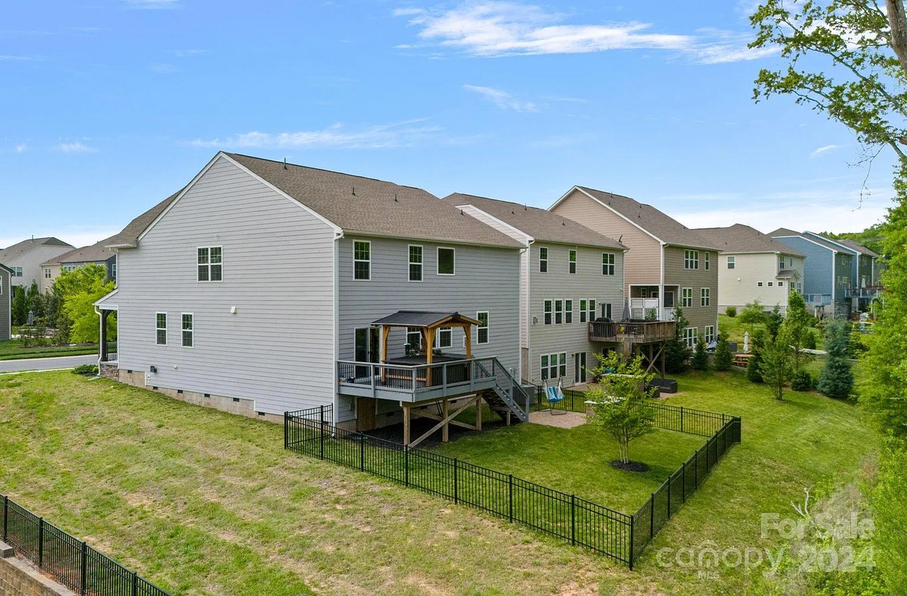 916 Pecan Tree Ln