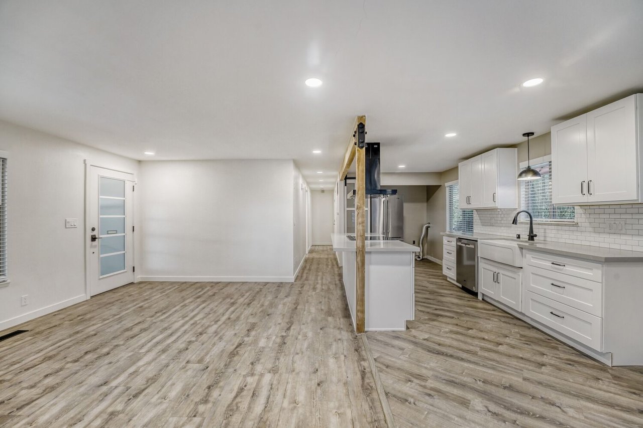 9632 S 216th St, Kent, WA 98031