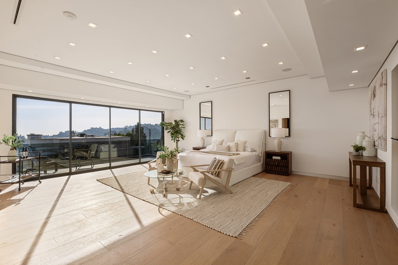 7911 Oceanus Dr, Hollywood HIlls