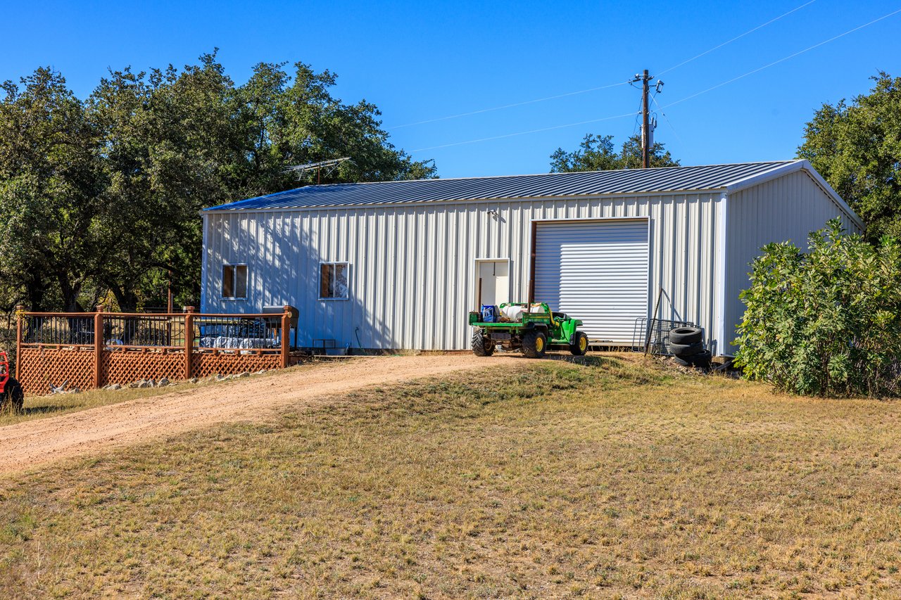 Round Mountain Vineyard