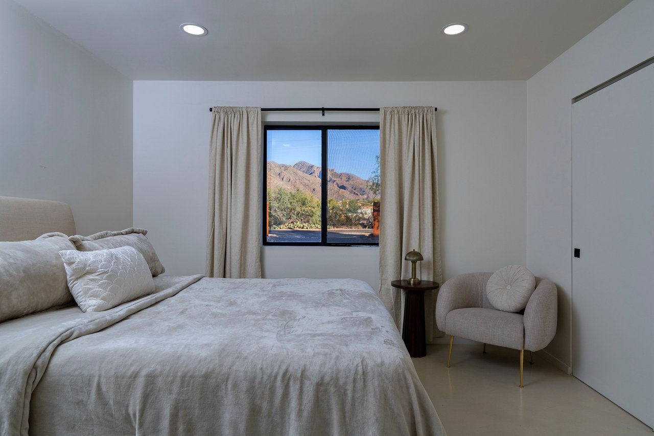 1005 W Emerine Drive