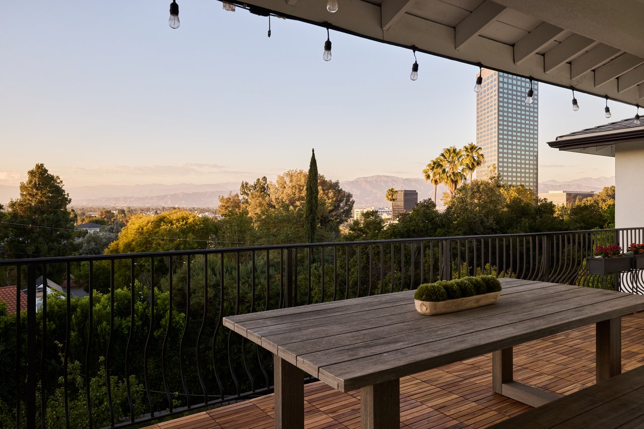 3964 Fredonia Dr, Sunset Strip