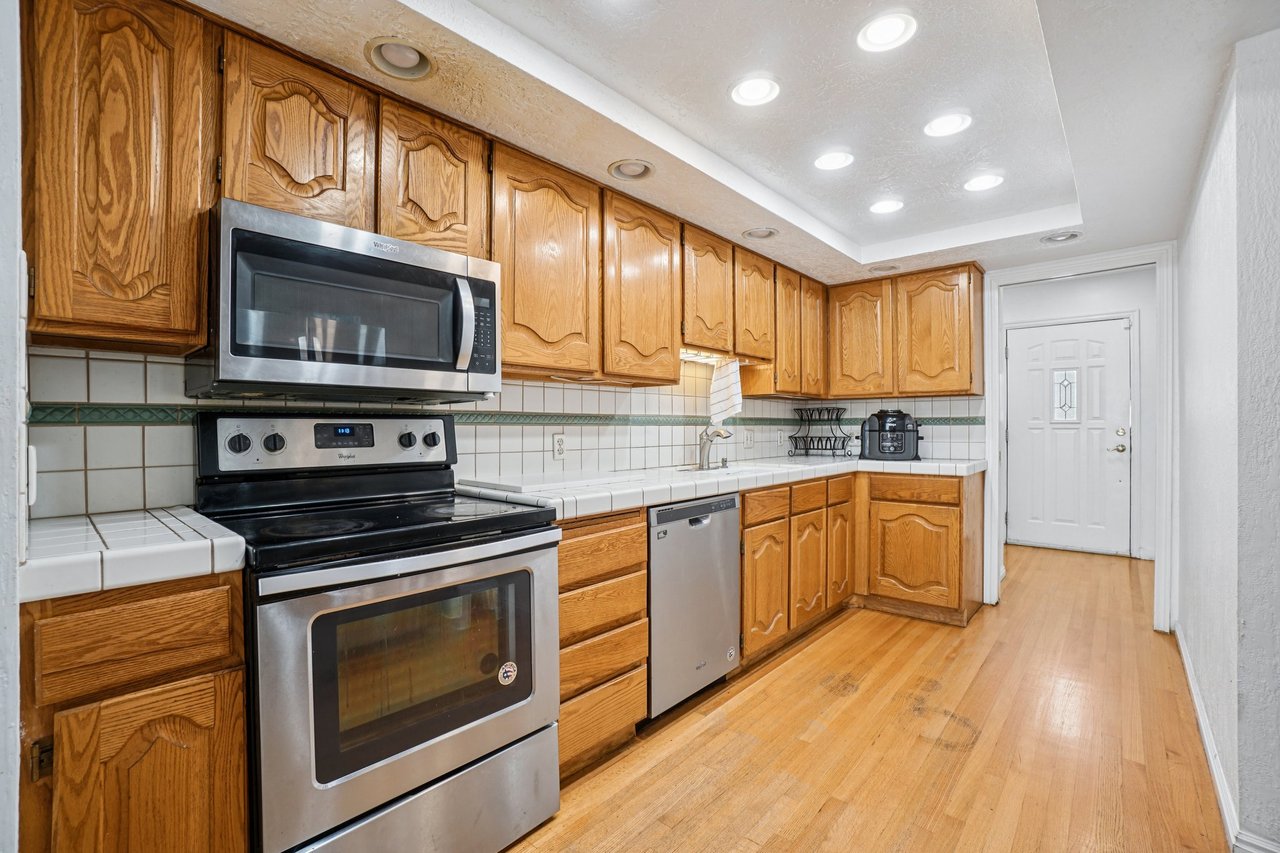 11343 S Clifford Cir