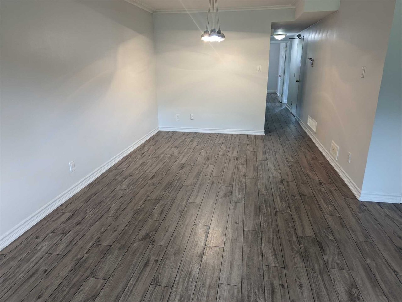 61 Mississauga Rd N 1