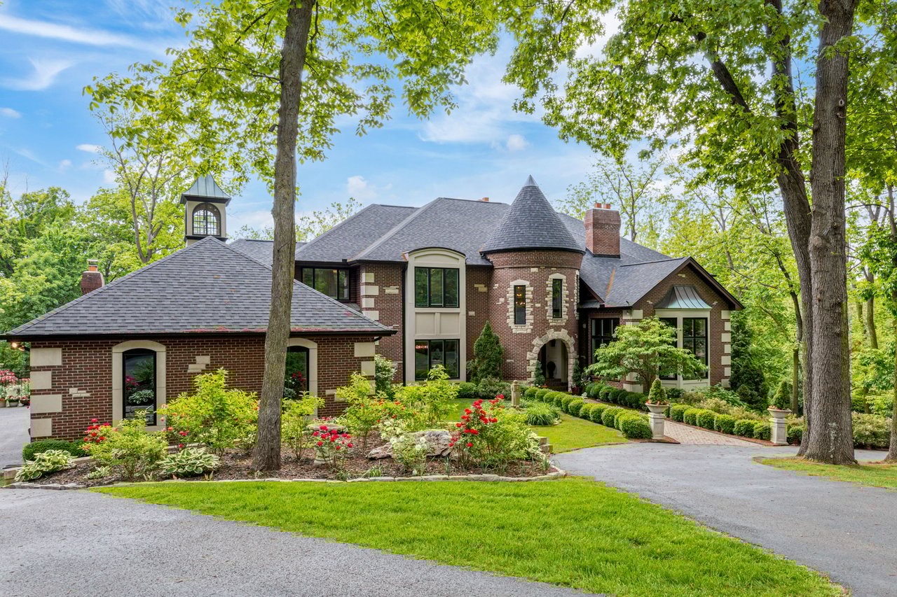 11 Lake Forest Court W