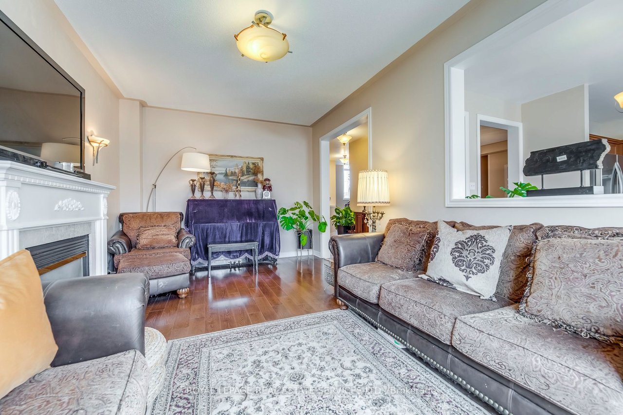 1038 Agram Dr