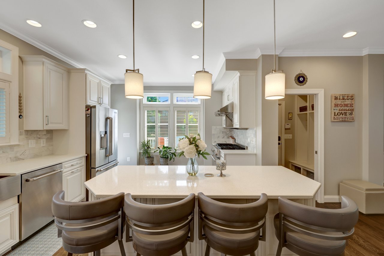 300 Jade Ct NW