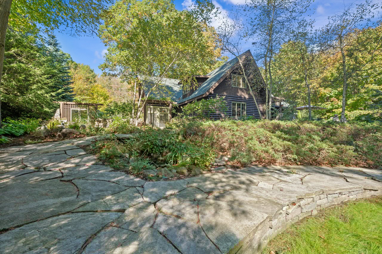 14657 Lakeshore Road